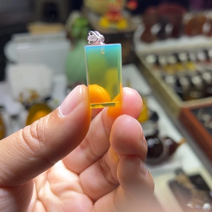 琥珀未镶嵌颈饰琥珀吊坠