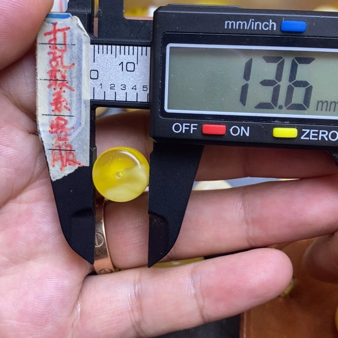 裸石蜜蜡未镶嵌13.6x9.6微瑕墩子
