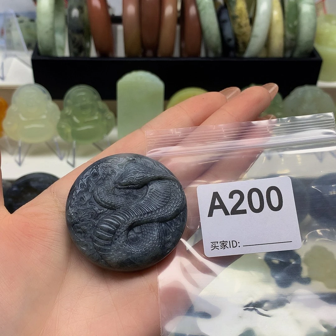 蛇纹石玉颈饰未镶嵌魔****壮