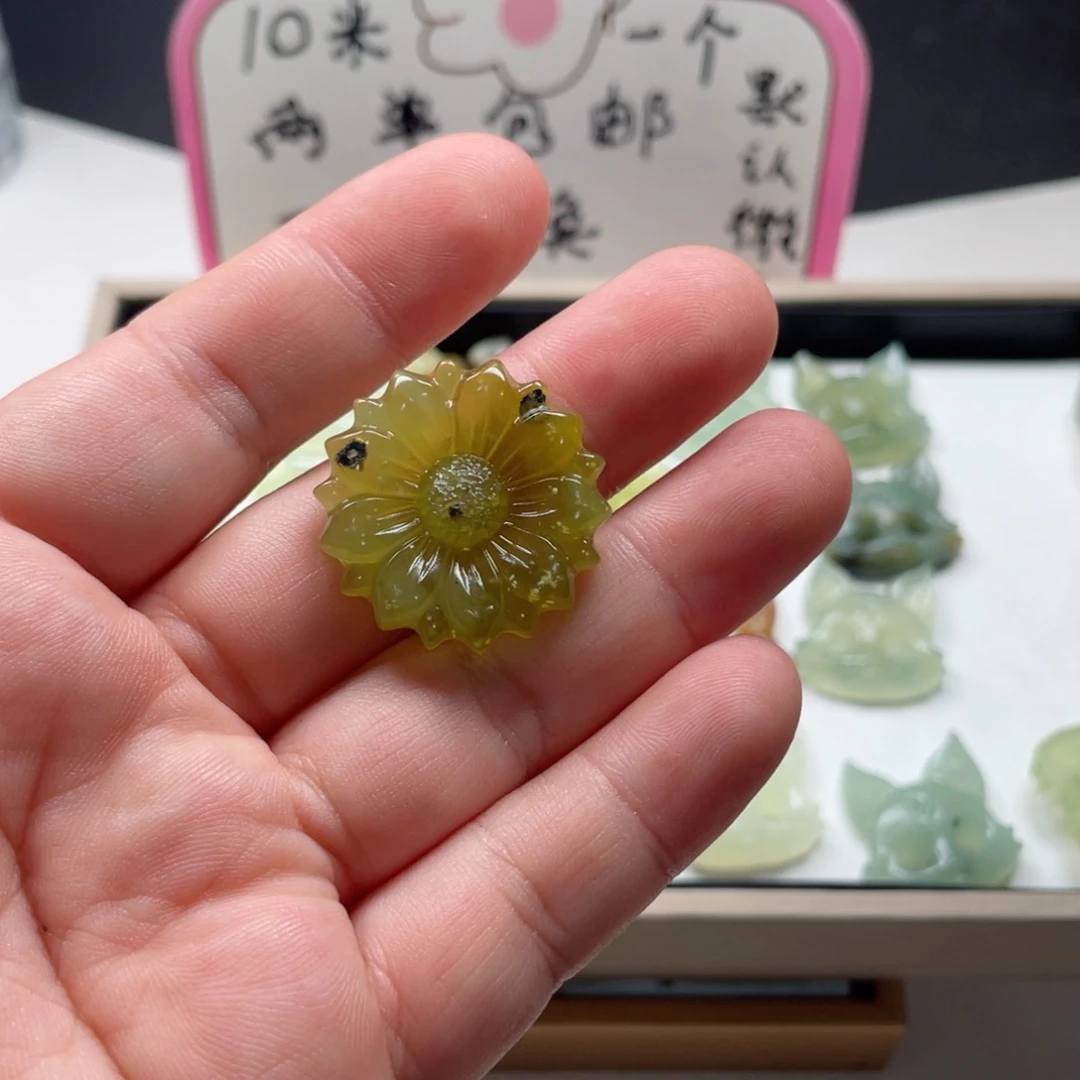 豆***.未镶嵌蛇纹石玉颈饰