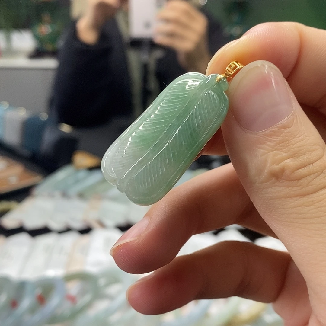 翡翠18K金镶嵌颈饰翡翠