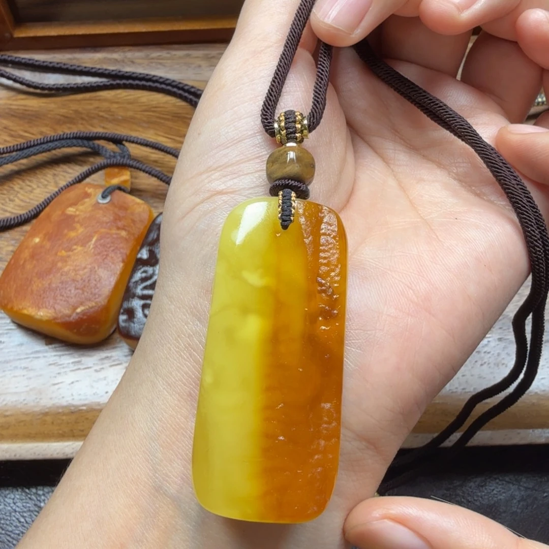 琥珀吊坠(赠链)未镶嵌