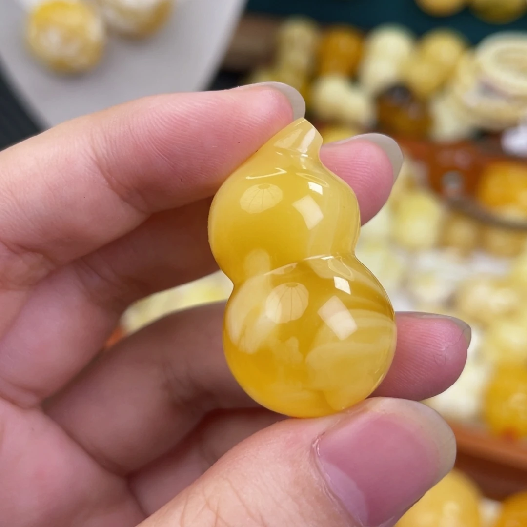 未镶嵌吊坠(赠链)蜜蜡