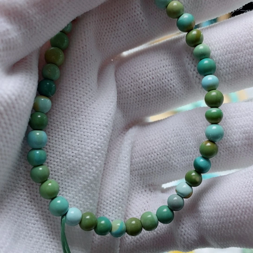 绿松石颈饰未镶嵌