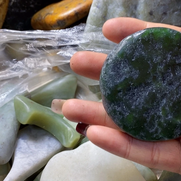 透闪石质玉珠宝半成品未镶嵌无*雨