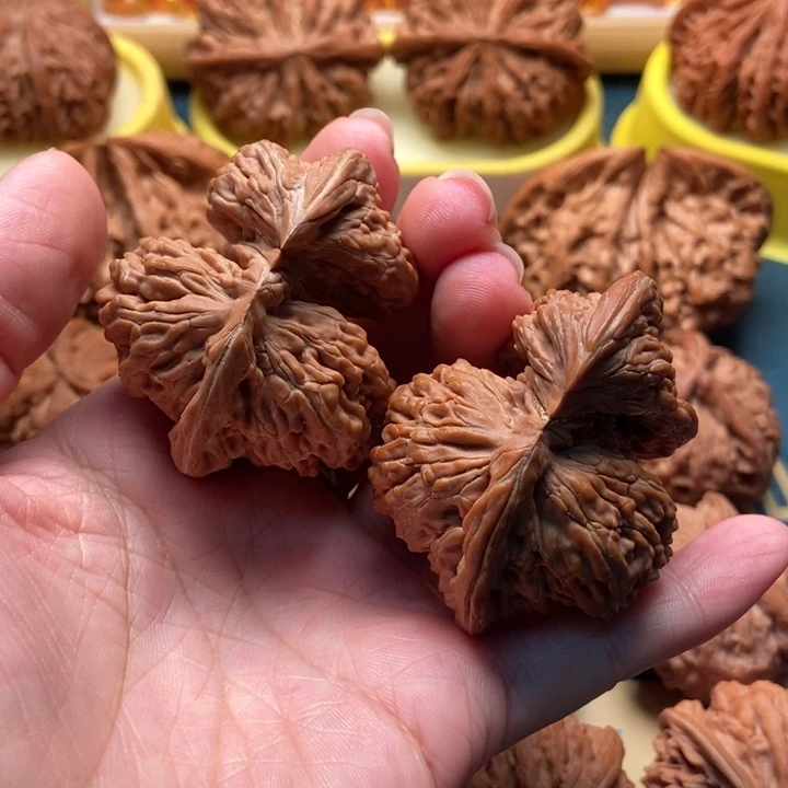 把件文玩核桃四座楼狮子头犀牛角全品50