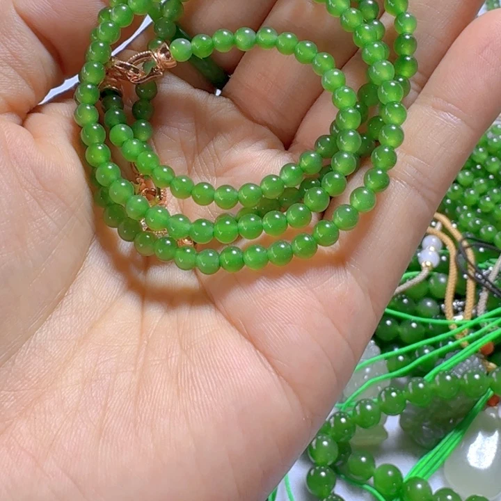 阳***道和田玉（碧玉）未镶嵌颈饰卡4阳绿138颗珠子
