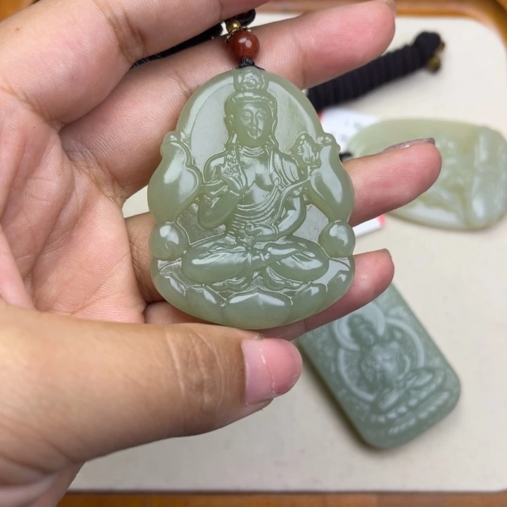何***子和田玉未镶嵌挂件