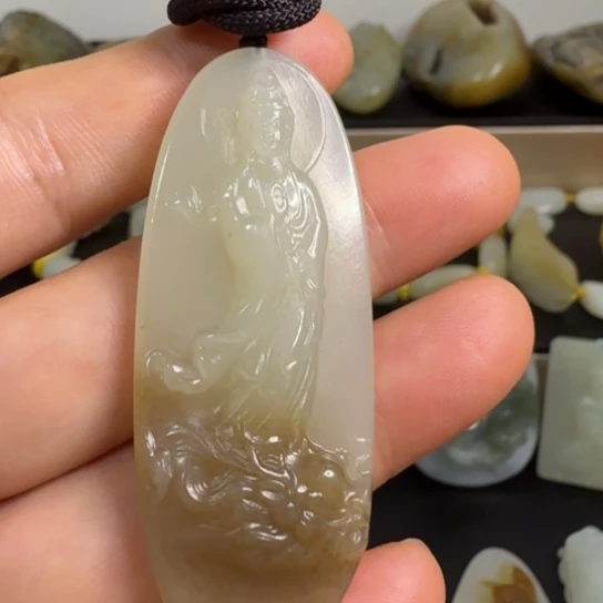颈饰未镶嵌和田玉（白玉）