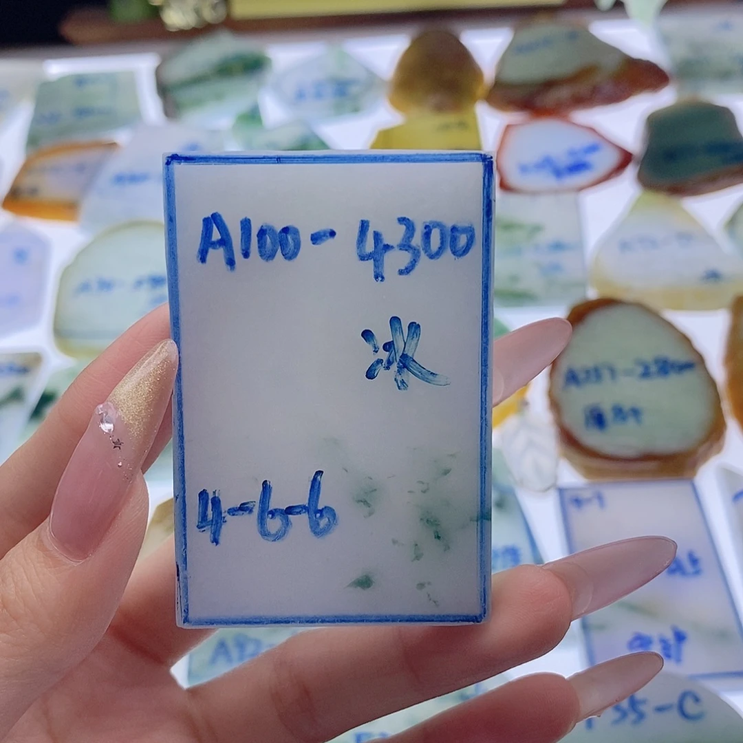 凌***绪定制翡翠未镶嵌定制翡翠未镶嵌