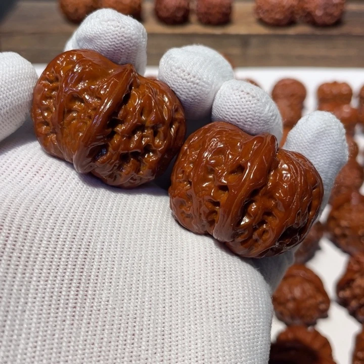 文玩核桃吊坠山**皇元宝黄尖41.400.08