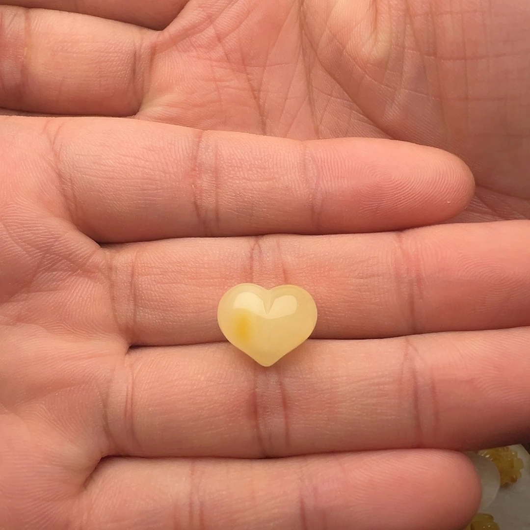 蜜蜡未镶嵌颈饰屁桃（打孔不退换）