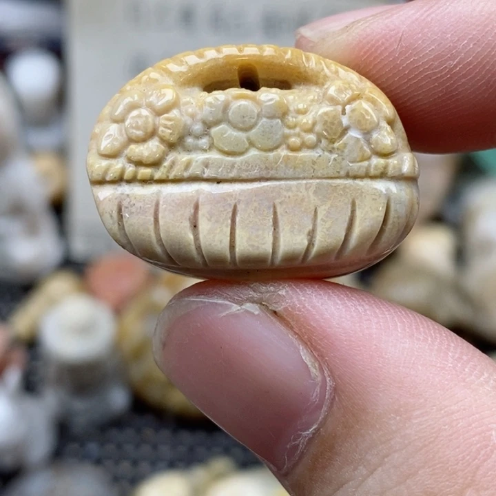硅化珊瑚（珊瑚玉）未镶嵌颈饰小