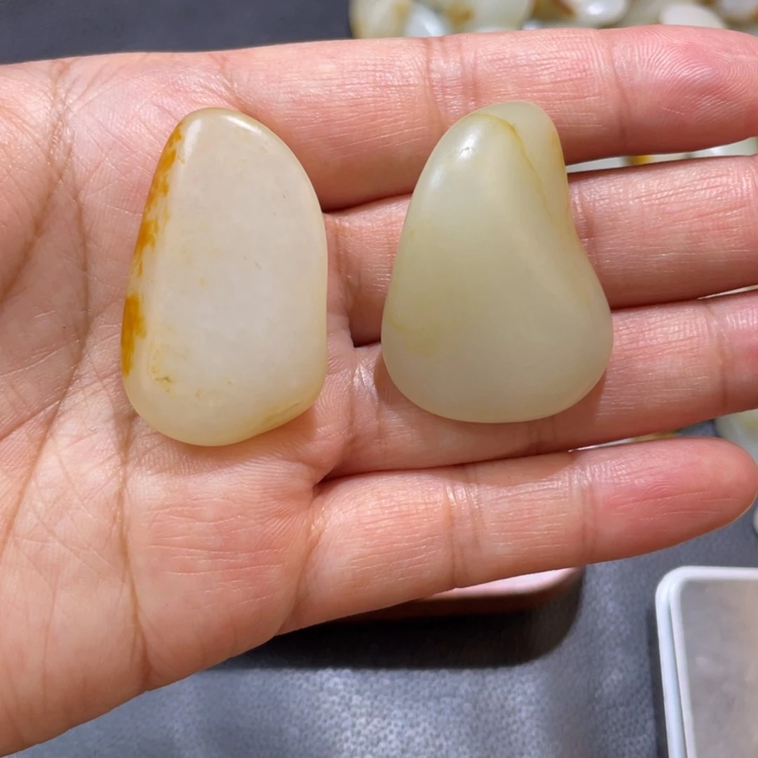 肖***飞和田玉未镶嵌颈饰