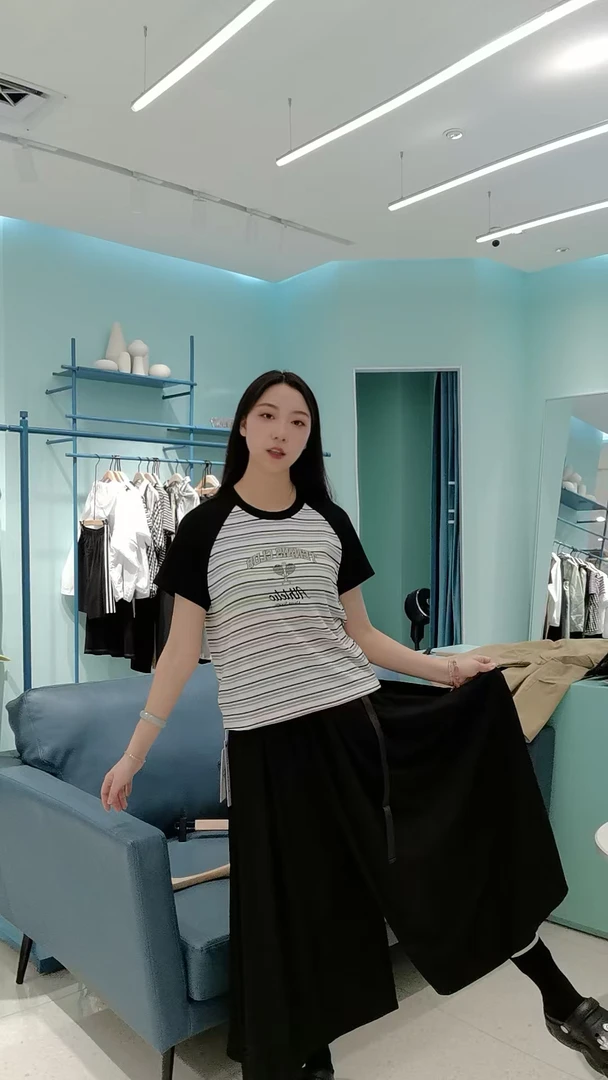 9A21米灰条纹插肩袖短袖针织衫