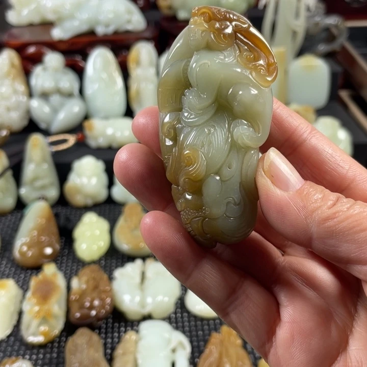 和田玉（糖玉）未镶嵌把件