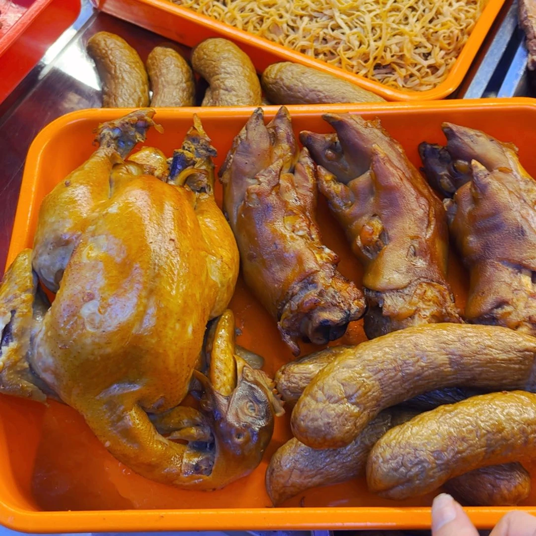三黄鸡➕3个六两猪手➕4儿童肠