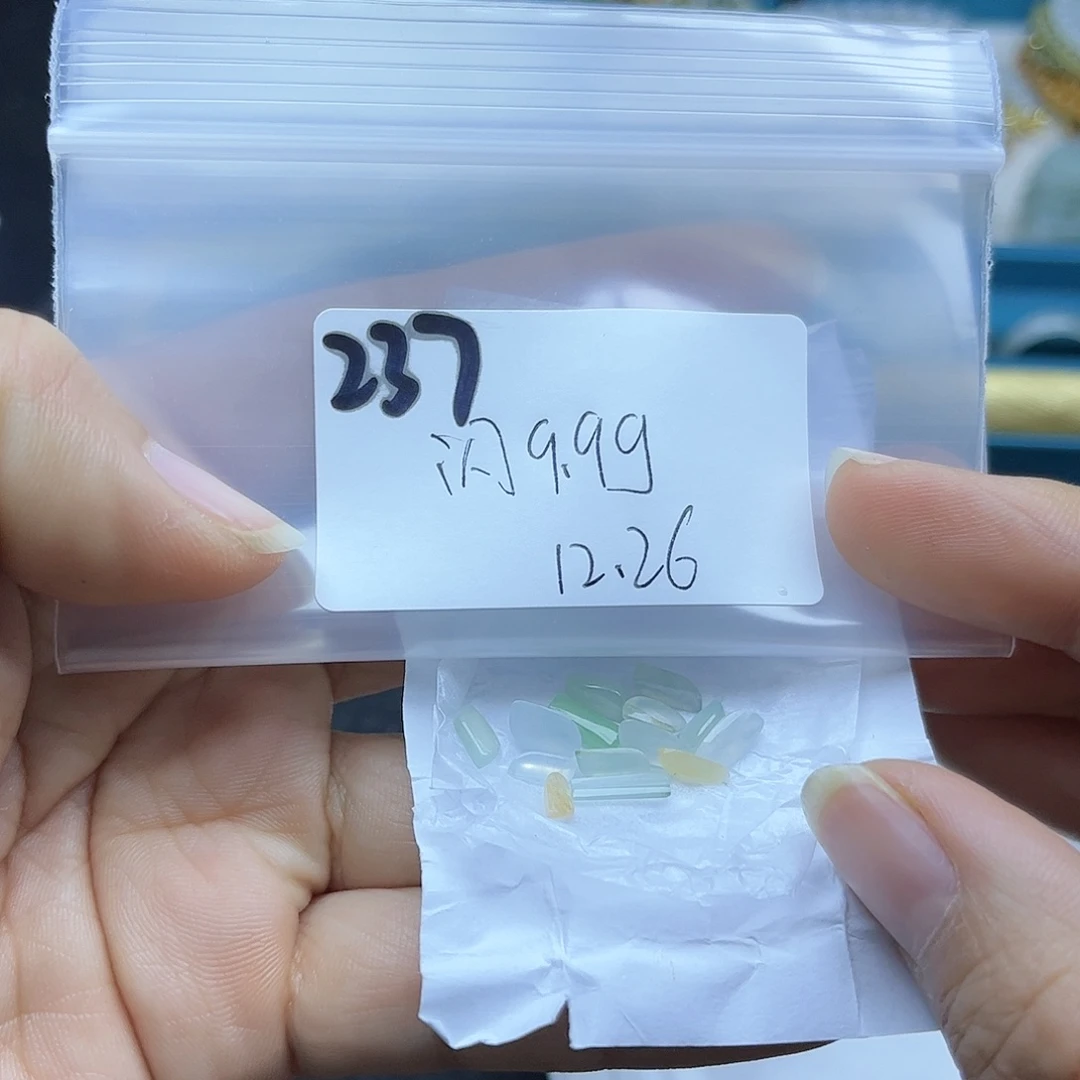 翡翠未镶嵌颈饰不退