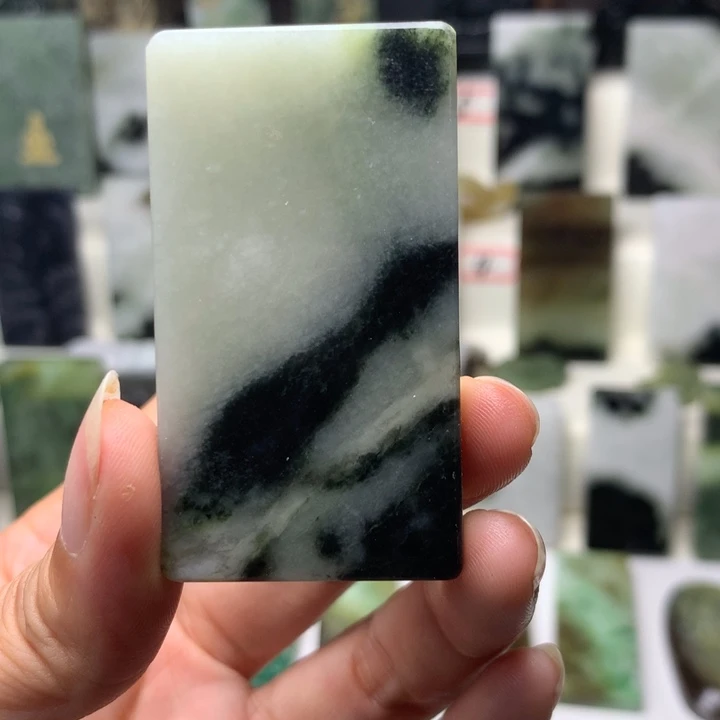 独山玉未镶嵌颈饰