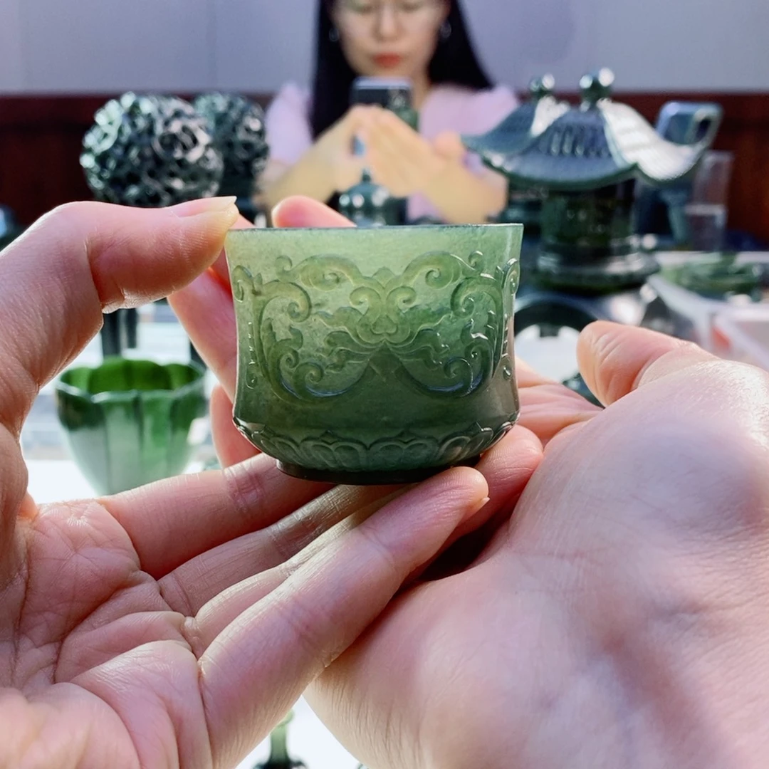 未镶嵌和田玉（青玉）摆件