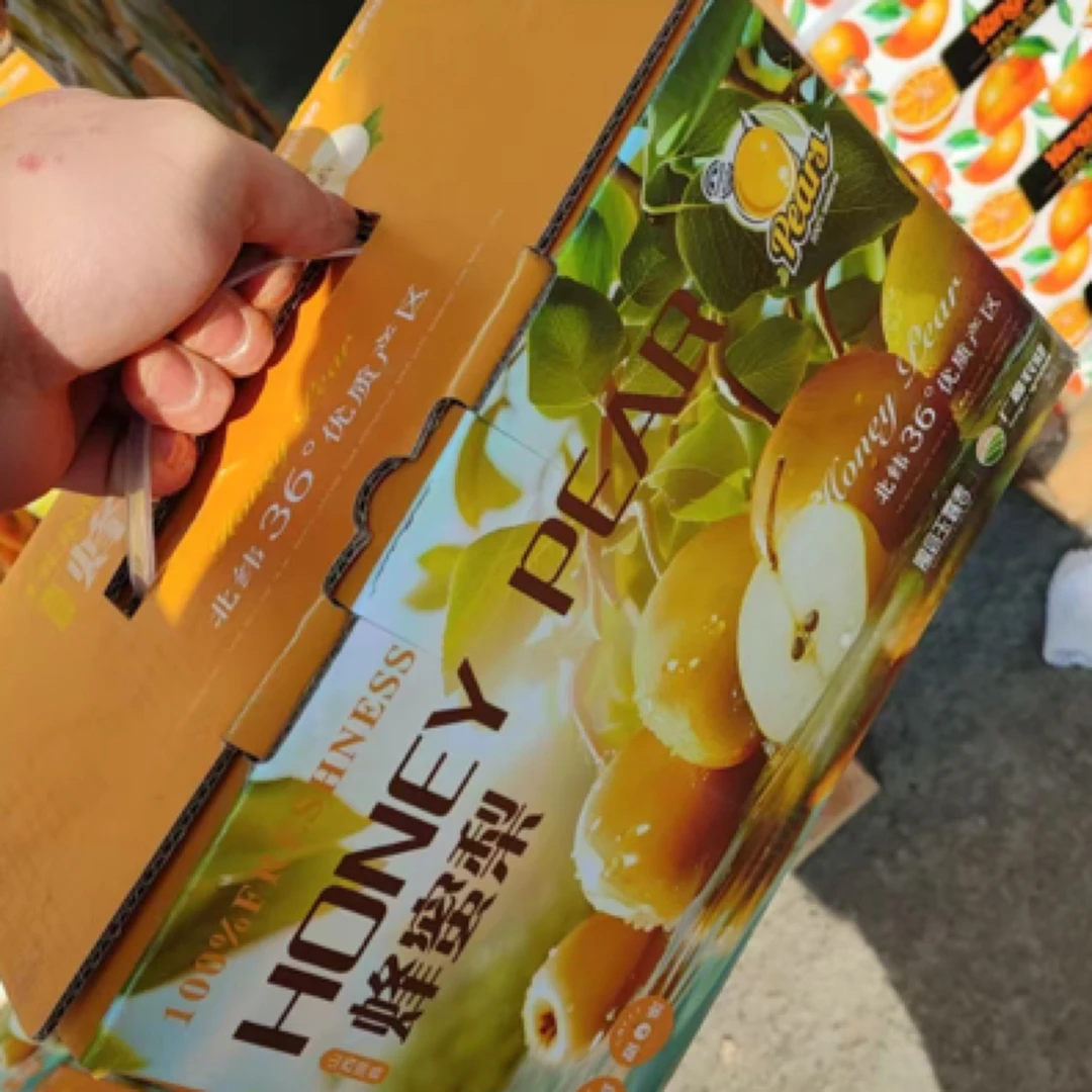 爆甜蜂蜜梨小件毛重4.5斤—5斤（果面有花皮）