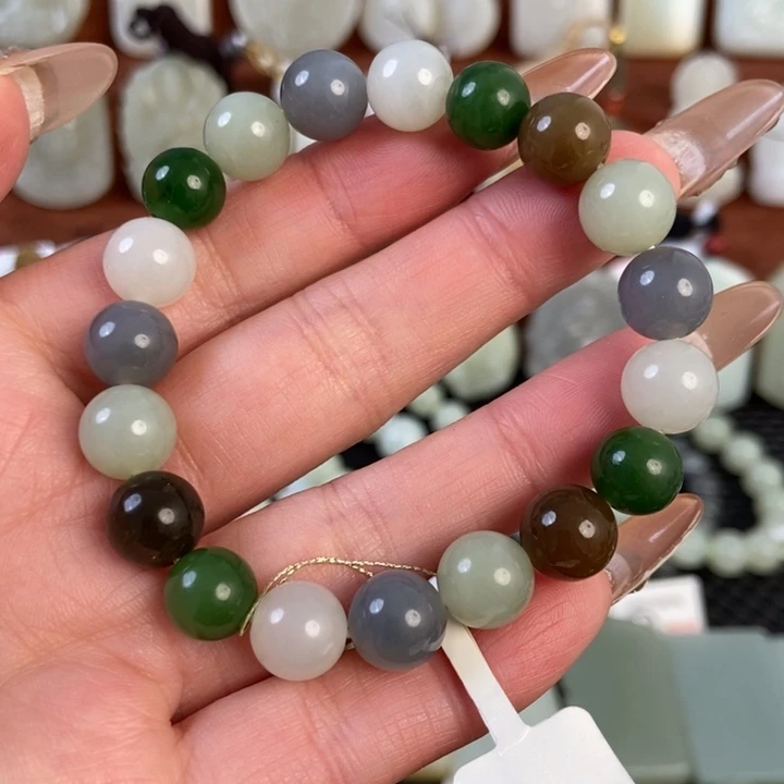 ***炜和田玉未镶嵌颈饰