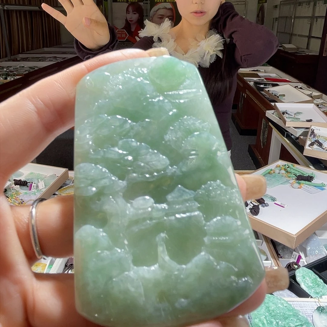 翡翠未镶嵌颈饰一