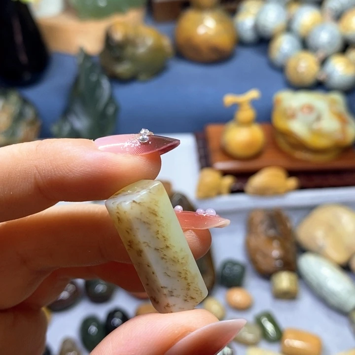 透闪石质玉未镶嵌挂件