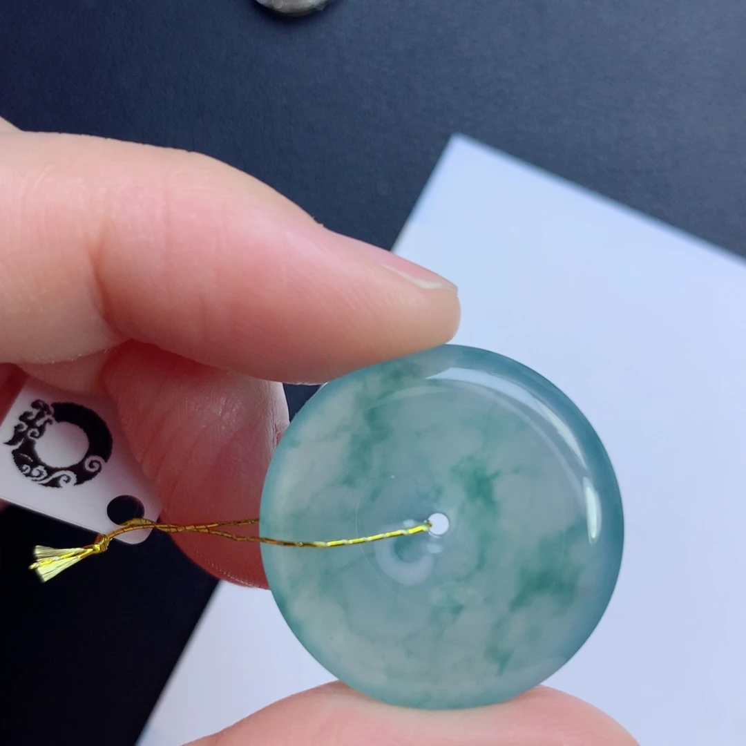 翡翠未镶嵌颈饰平安扣