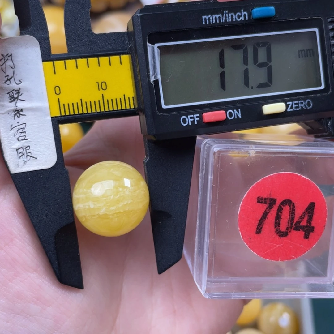 蜜蜡未镶嵌珠宝奇石