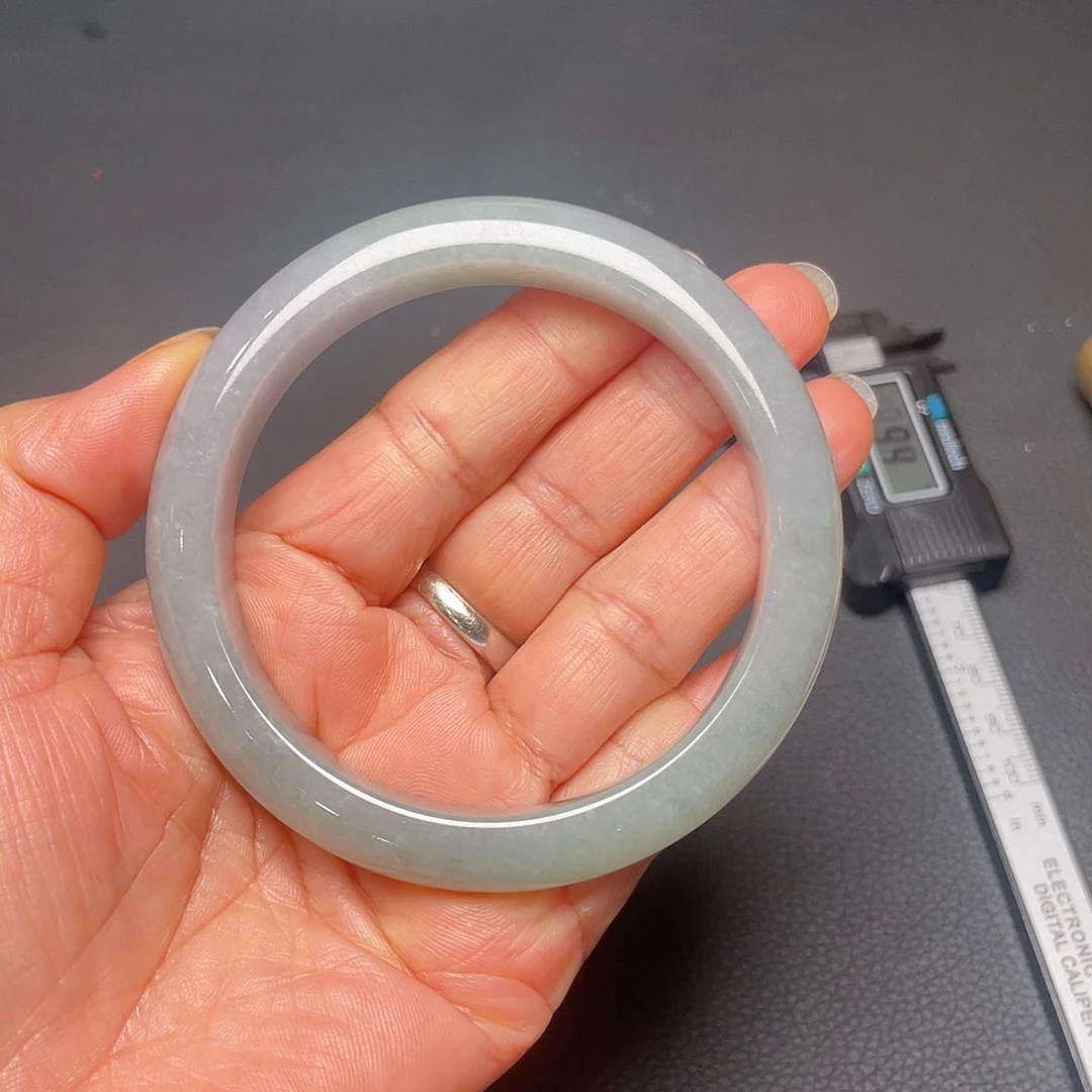 翡翠未镶嵌手镯63-64可戴。