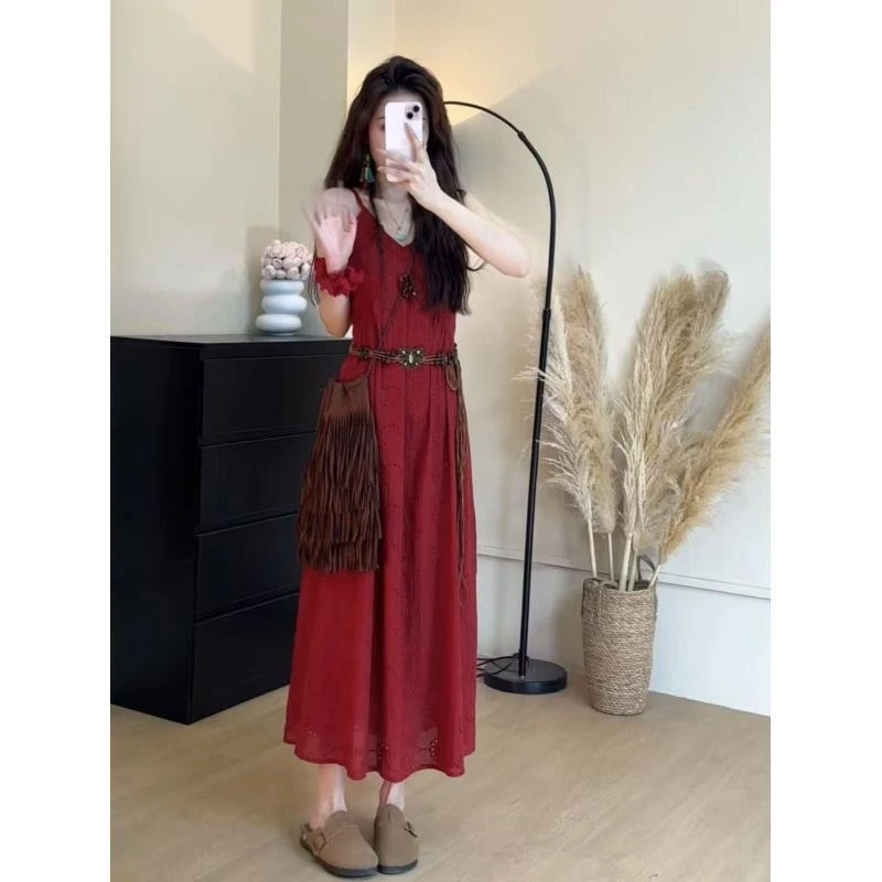 露露专属-法式镂空惊艳全场吊带连衣裙女2025新款高级感气质V领