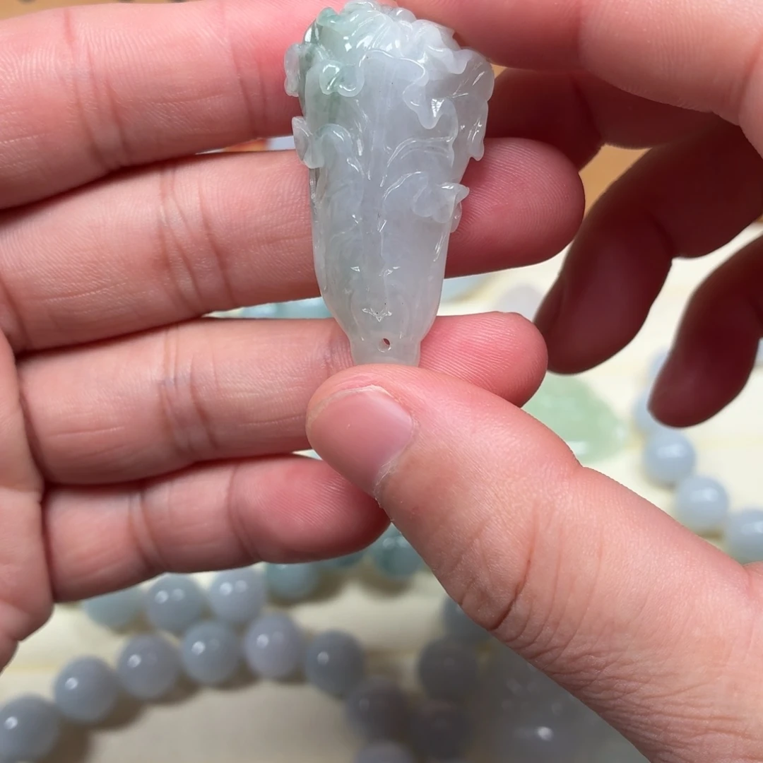 翡翠未镶嵌颈饰白菜