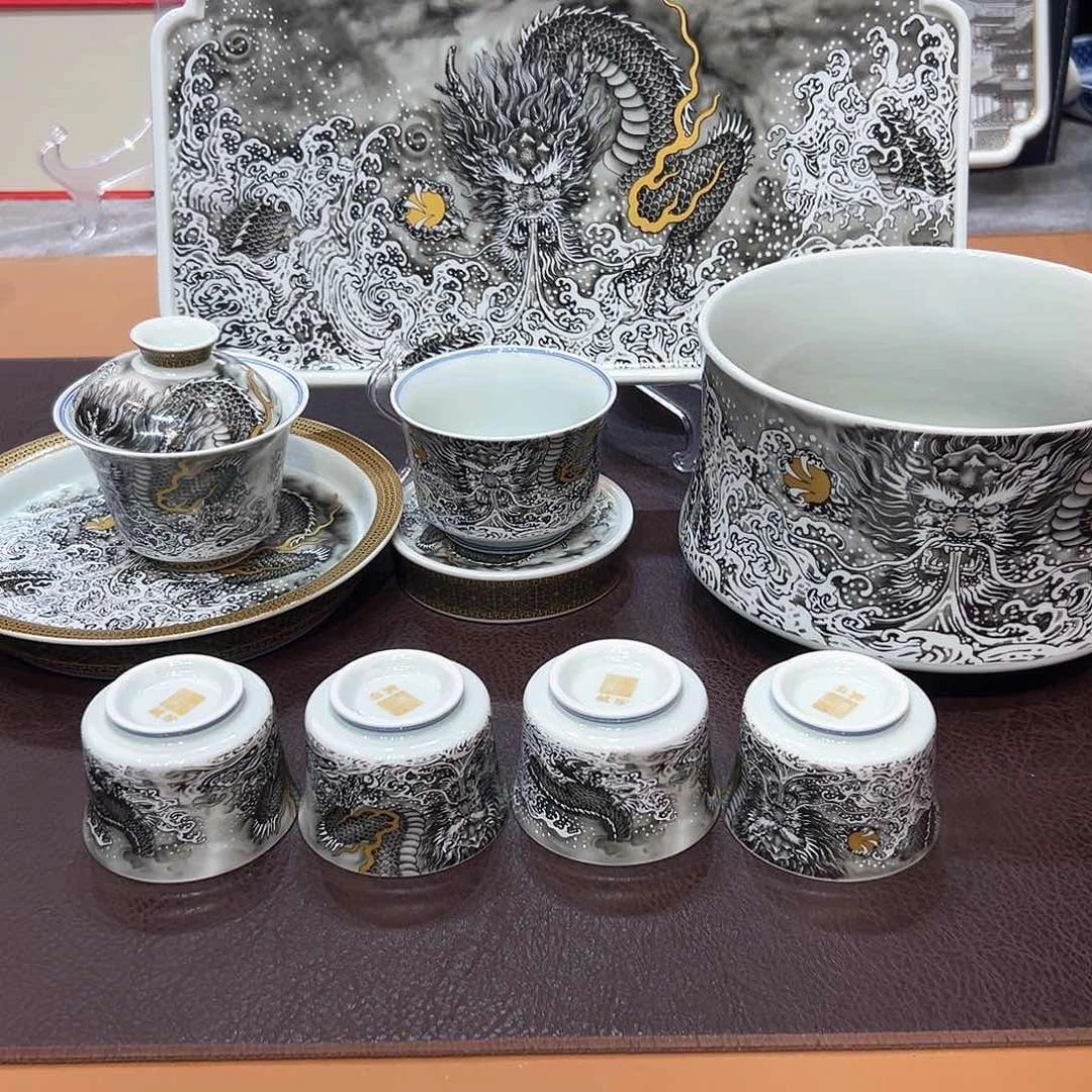 摆件景德镇陶瓷艺术展获一等功二等金铜