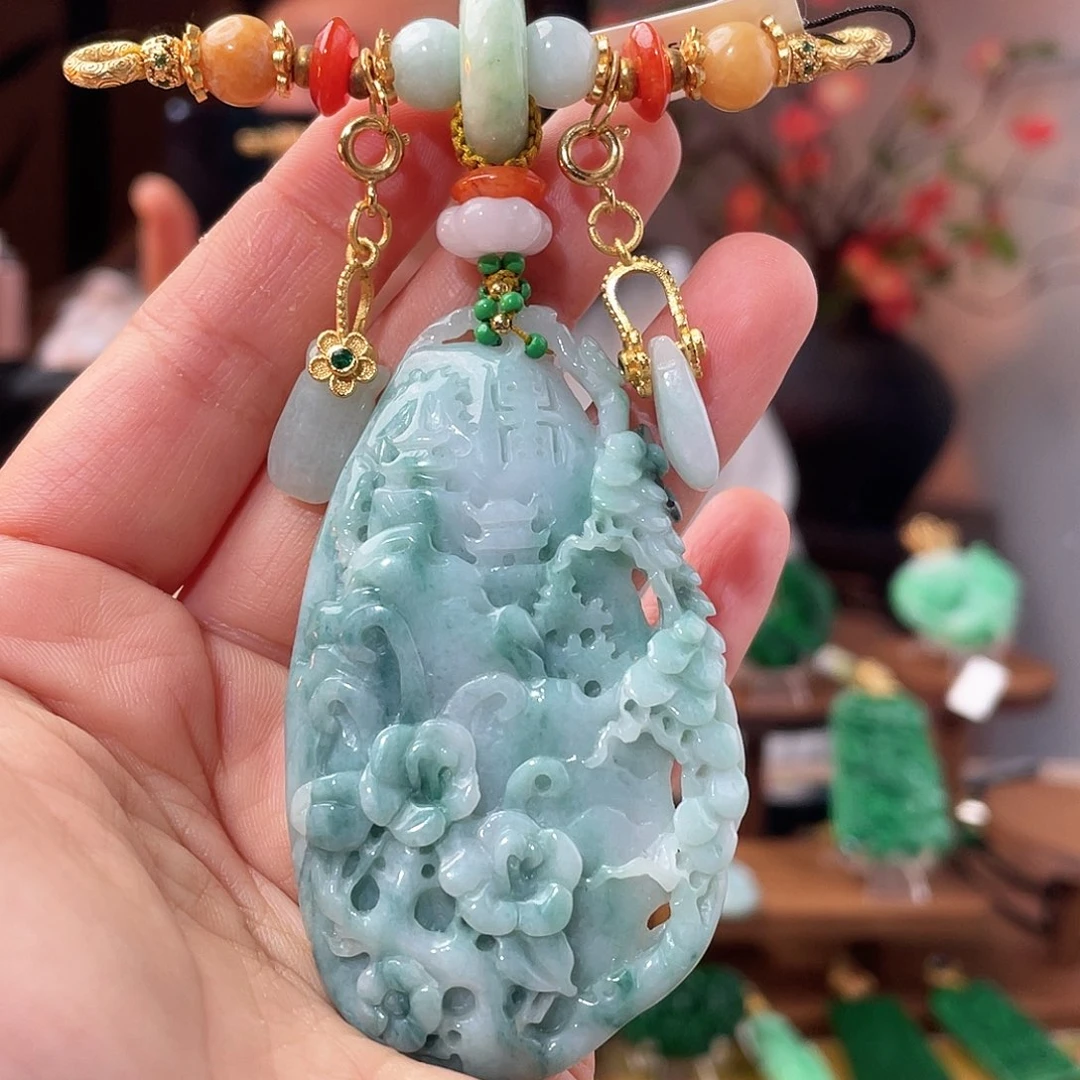 翡翠未镶嵌吊坠(赠链)