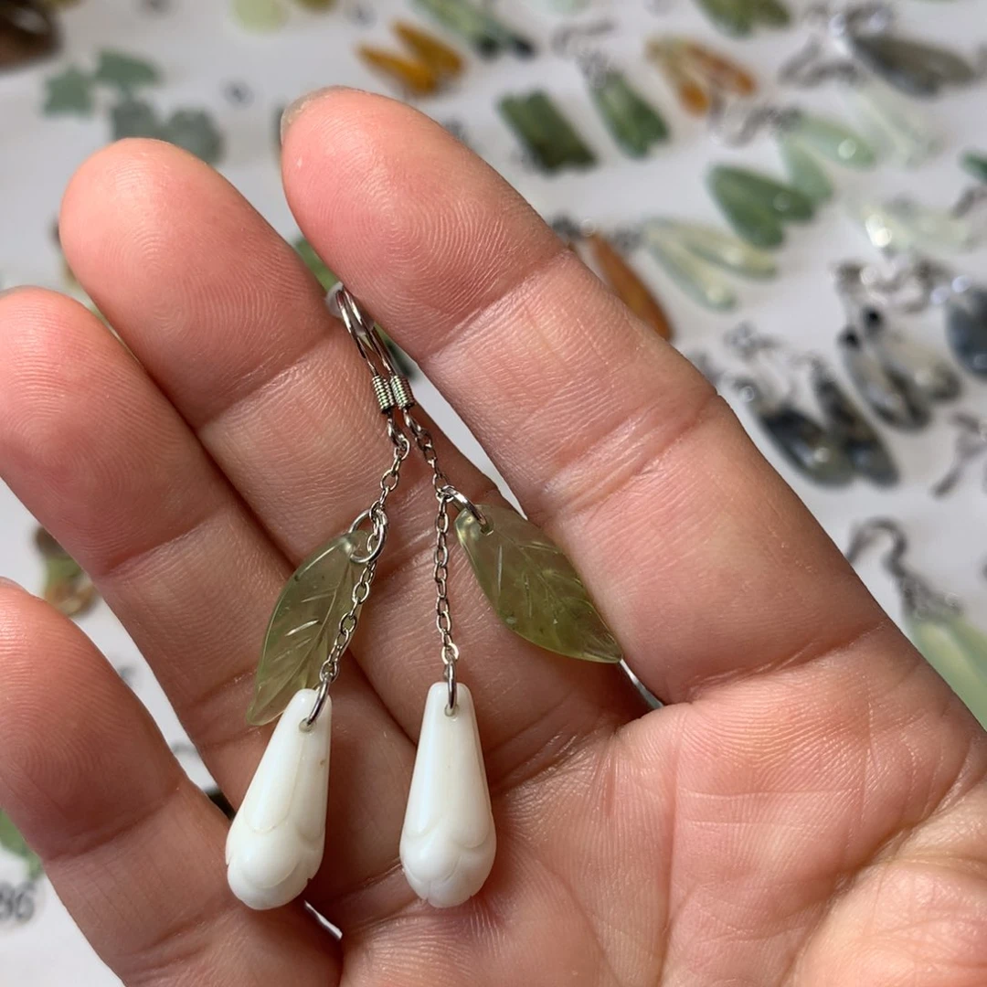 蛇纹石玉耳环未镶嵌