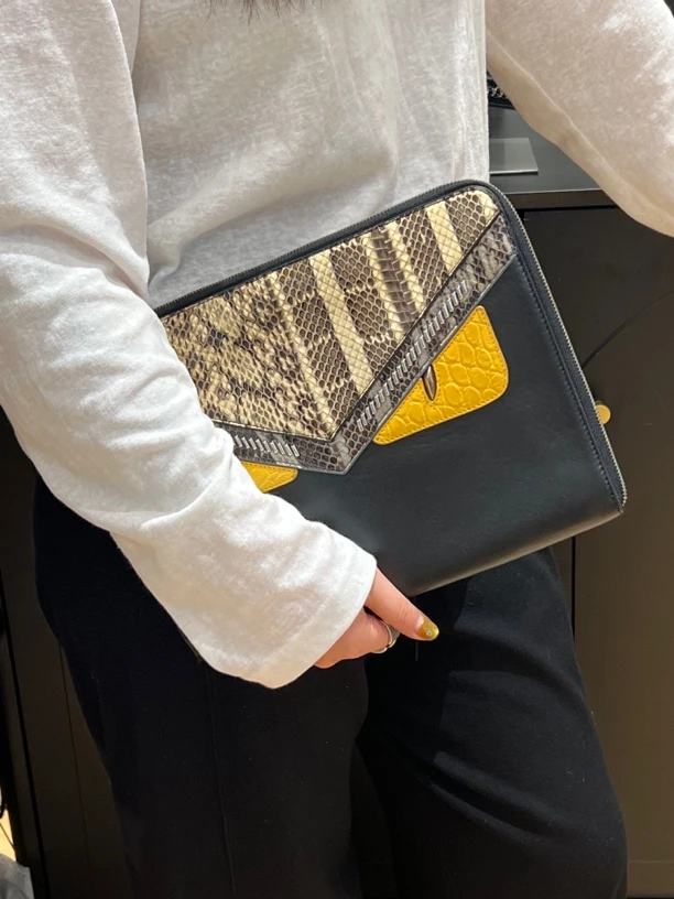 95新 FENDI/芬迪 芬迪小怪兽拼皮手拿包