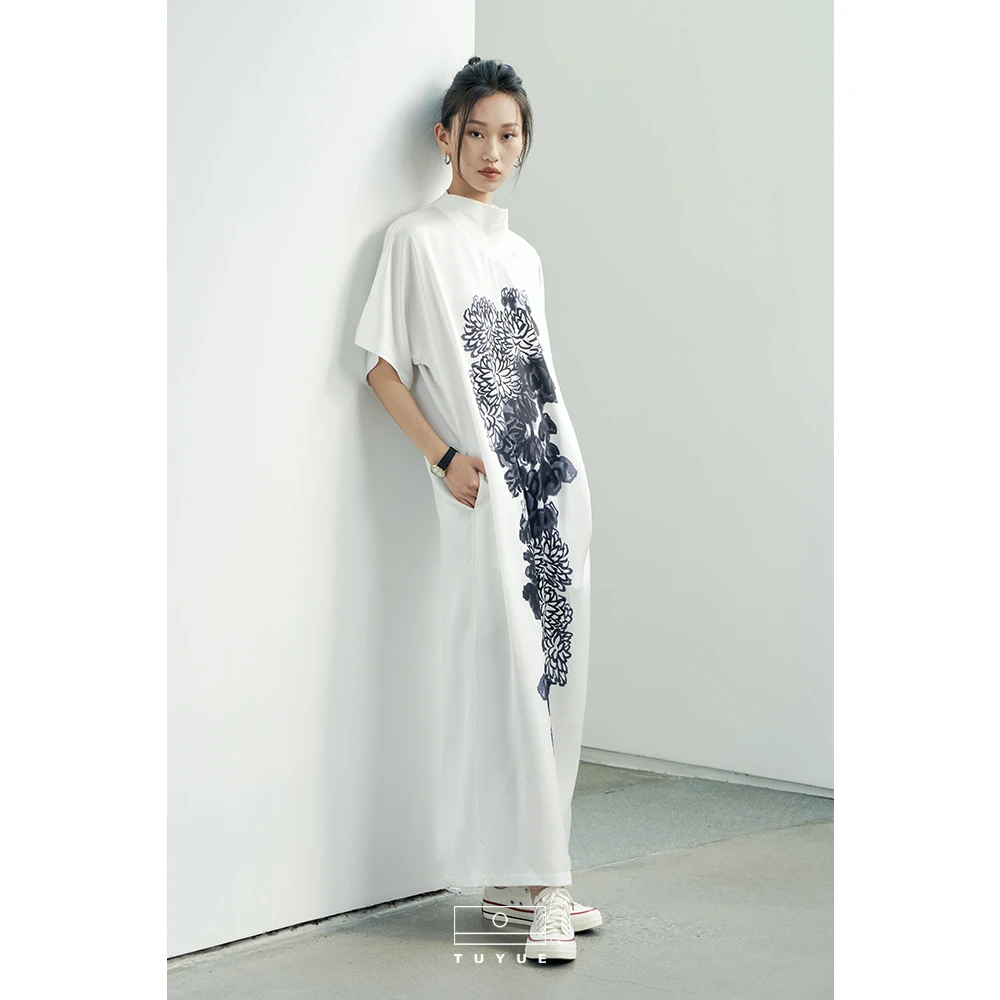 涂月TUYUE涂月|「木兰辞」国画印花小高领缎面连衣裙「秋菊有佳色」