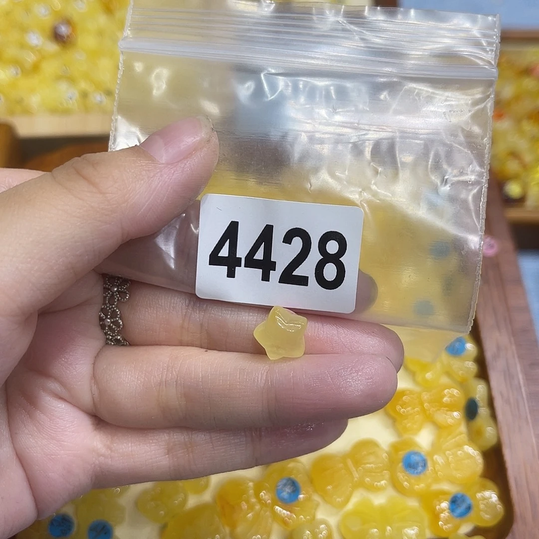 琥珀未镶嵌颈饰蜜蜡