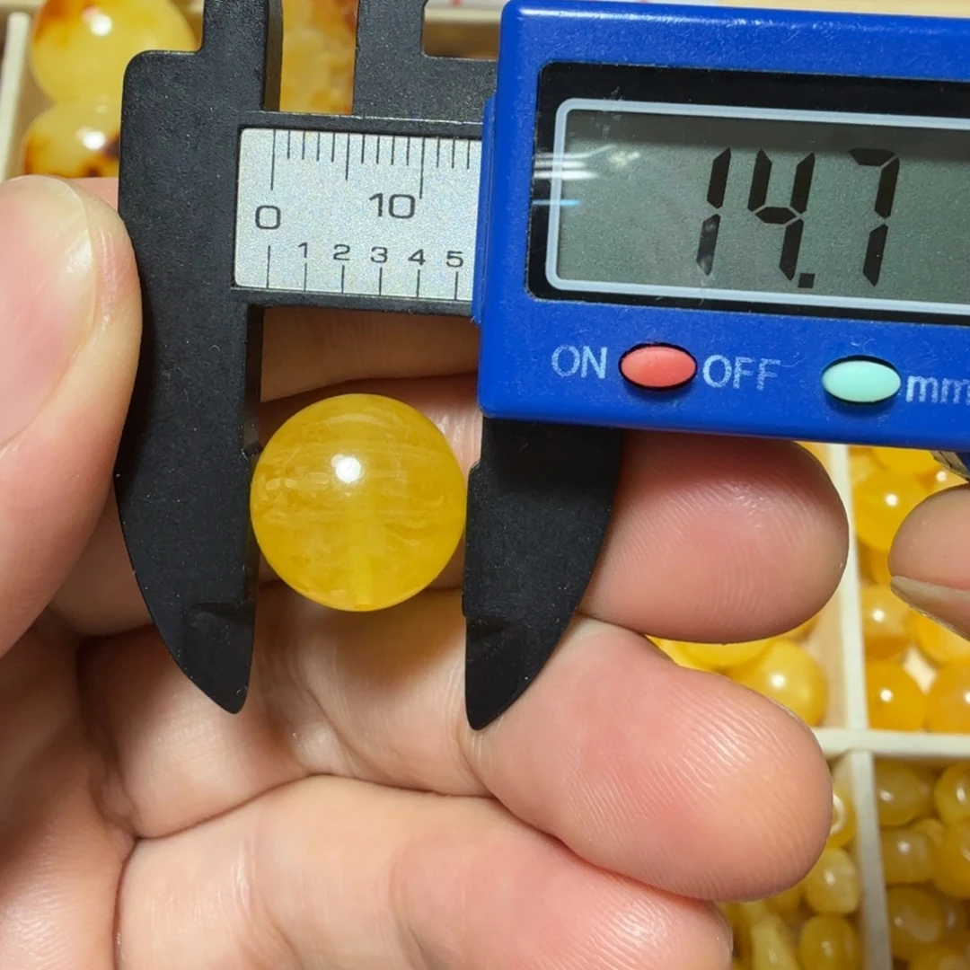 裸石琥珀未镶嵌成品