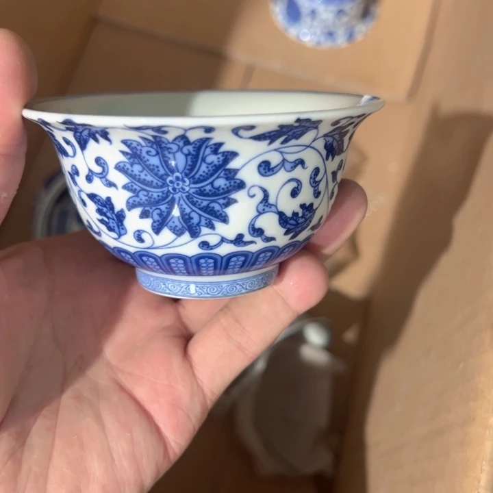 凉***哥瓷片白青花缠枝莲压手杯带字母全品