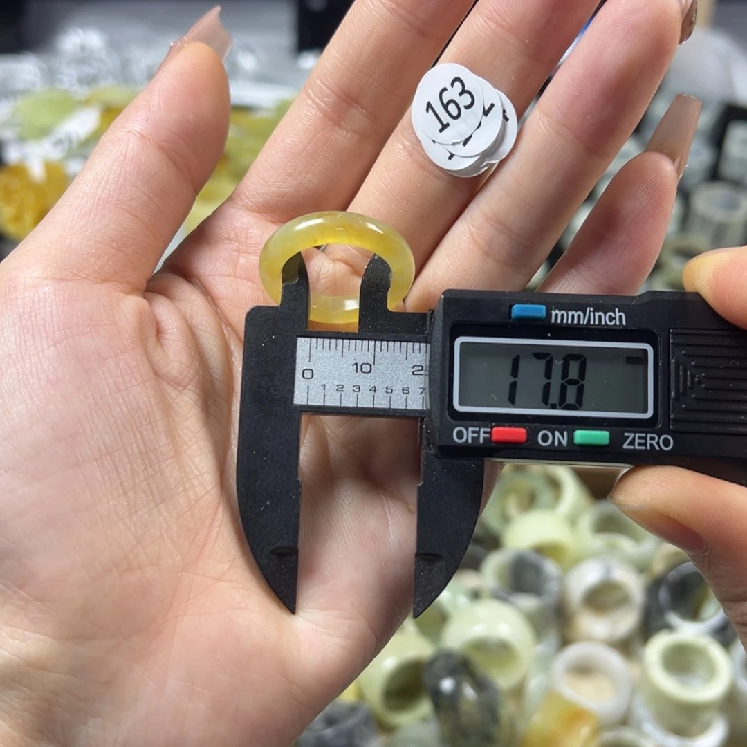 蛇纹石玉未镶嵌戒指