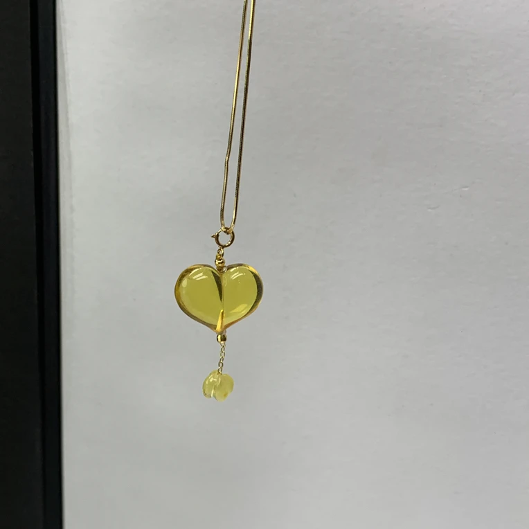 天然金珀屁桃吊坠 多样性发其一 C813