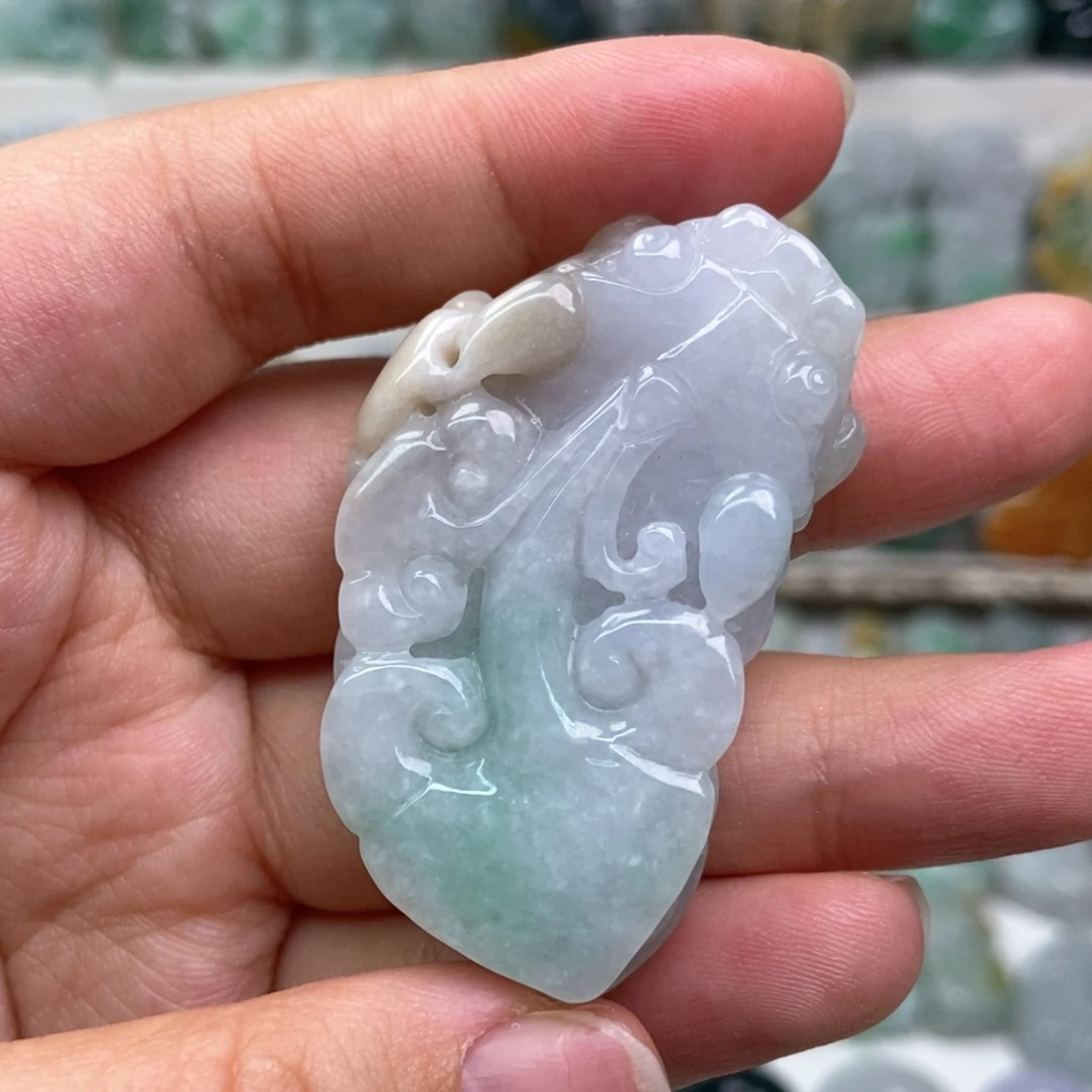 翡翠未镶嵌吊坠(赠链)口含珠