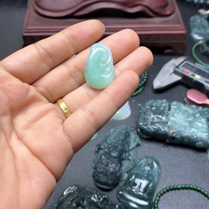 未镶嵌定制翡翠如意