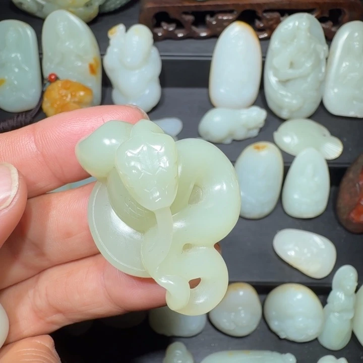 颈饰未镶嵌和田玉有*人