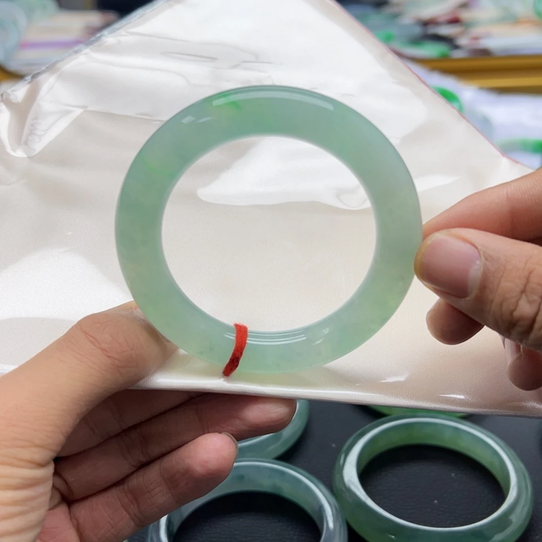 翡翠手镯未镶嵌金丝翠