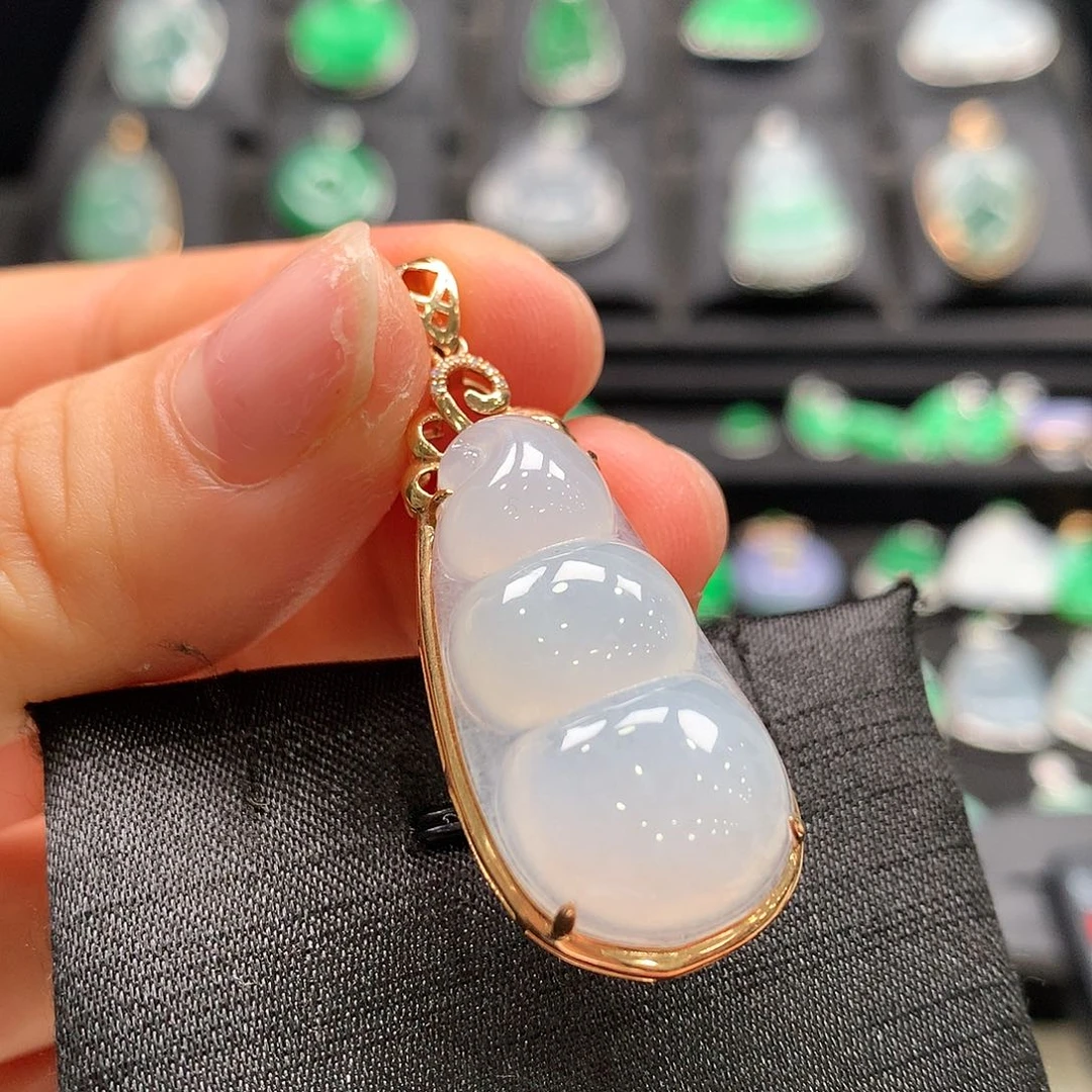 翡翠18K金镶嵌颈饰福豆