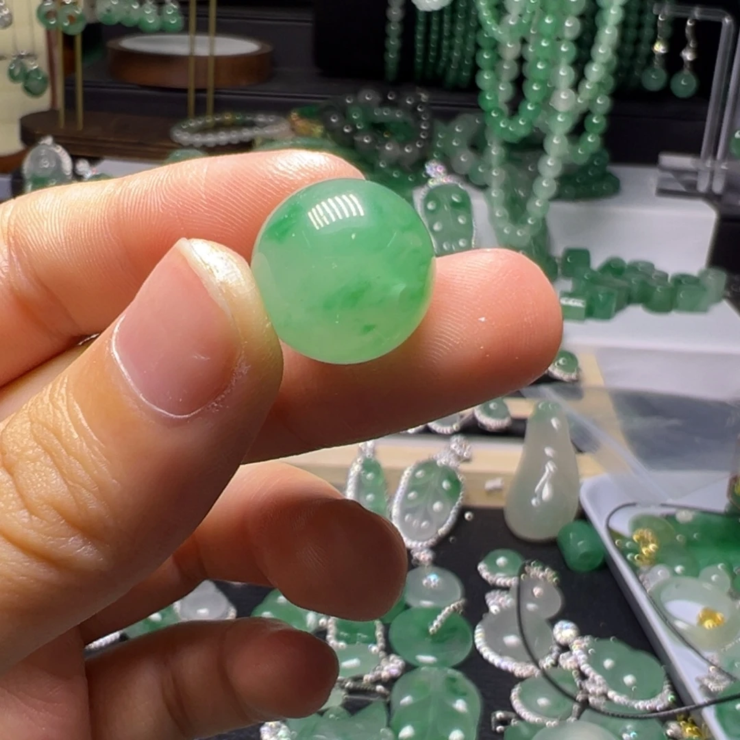 夭***灵石英质玉未镶嵌颈饰