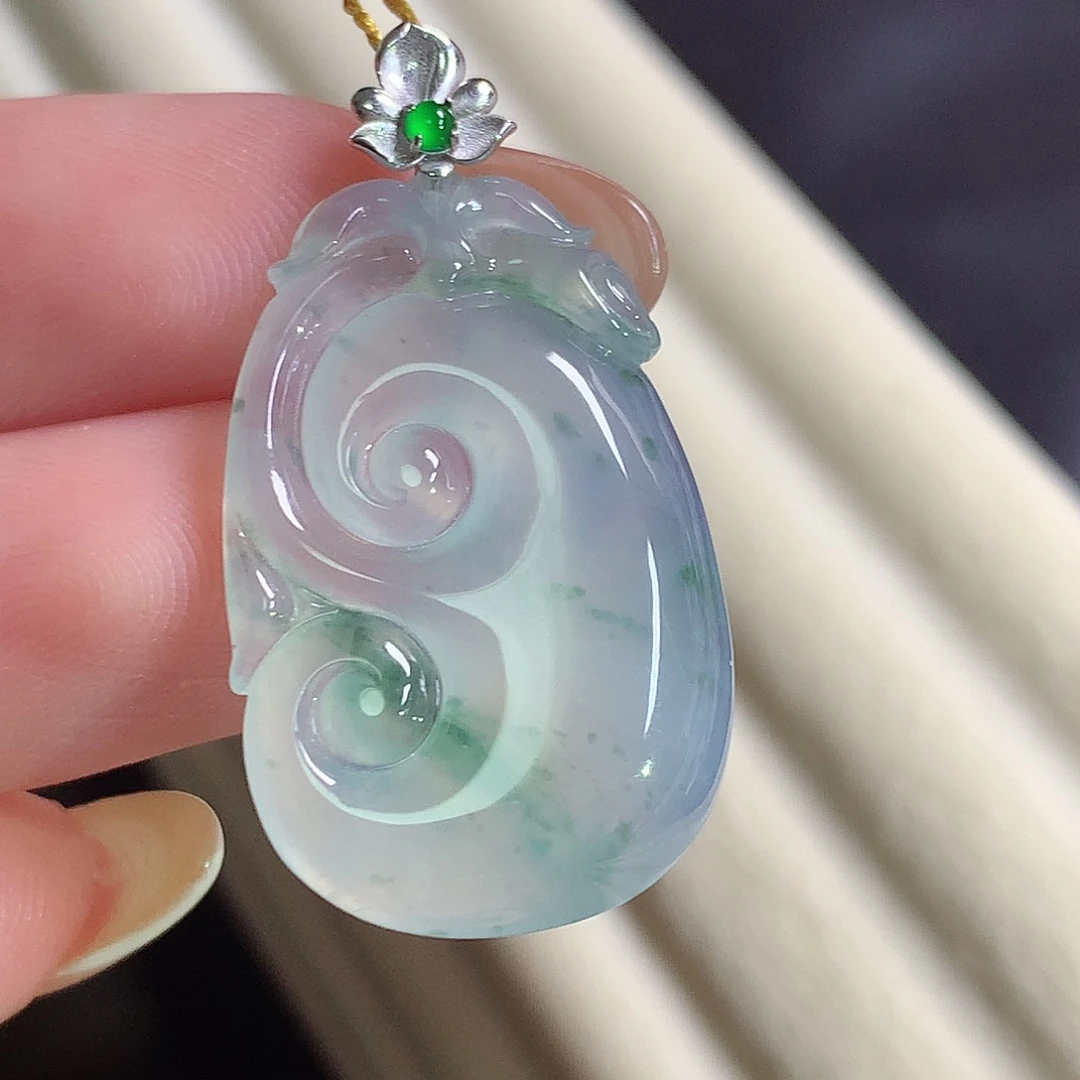 翡翠18K金镶嵌颈饰如意